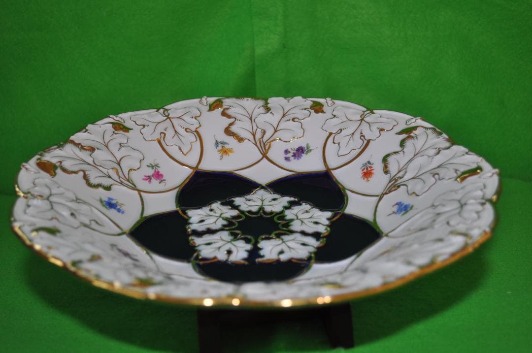 【マイセン】葡萄の蔓と葉金彩１０種の小花ホワイト＆コバルトキャビネットプレート