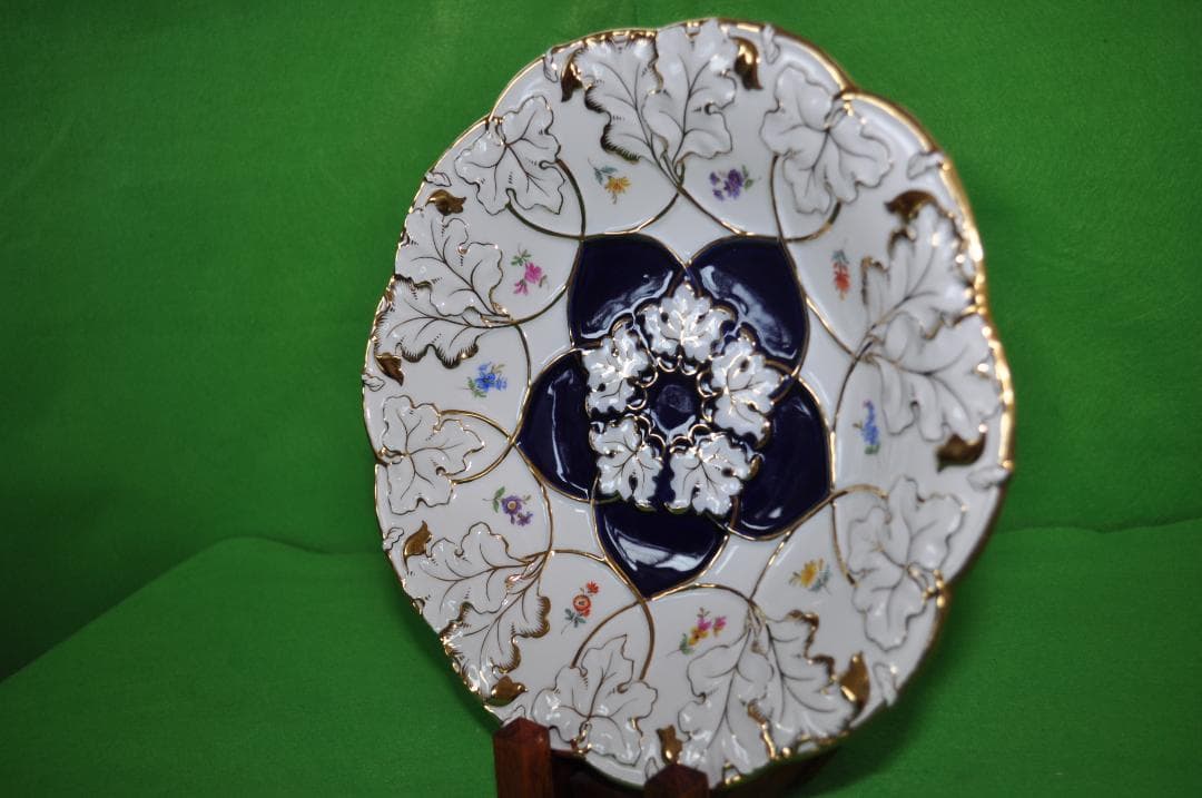 【マイセン】葡萄の蔓と葉金彩１０種の小花ホワイト＆コバルトキャビネットプレート