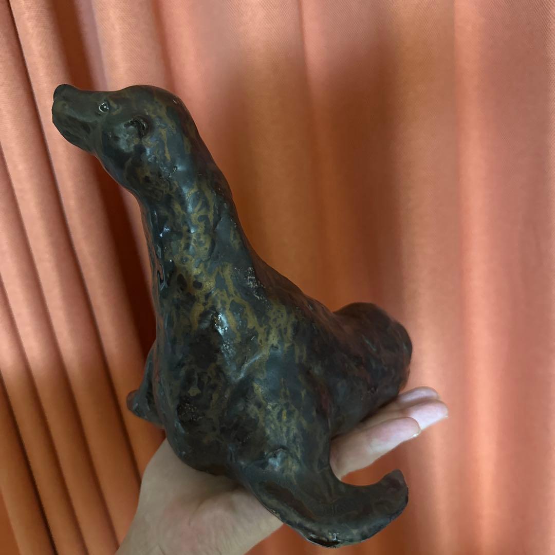 茶色いアザラシの陶器置物