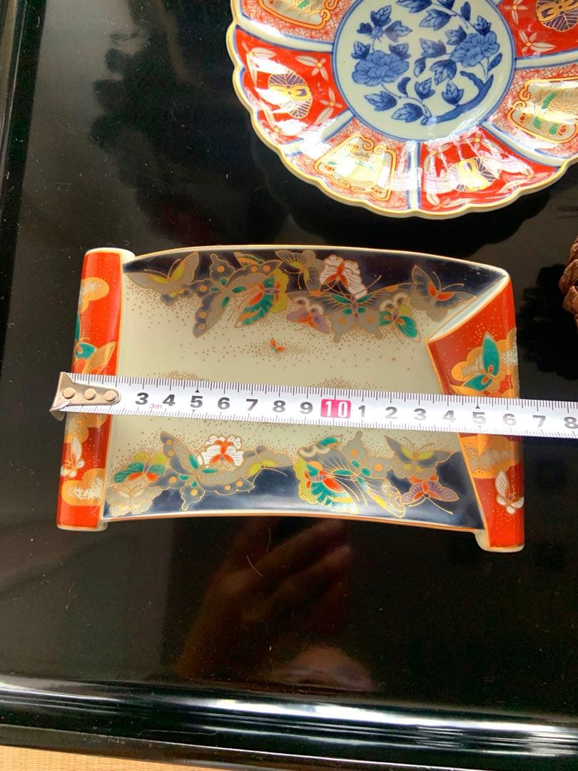 【貴重】《波佐見焼》林九郎　古伊万里風　染錦　金彩蝶　銘々皿　巻物型　在庫2枚