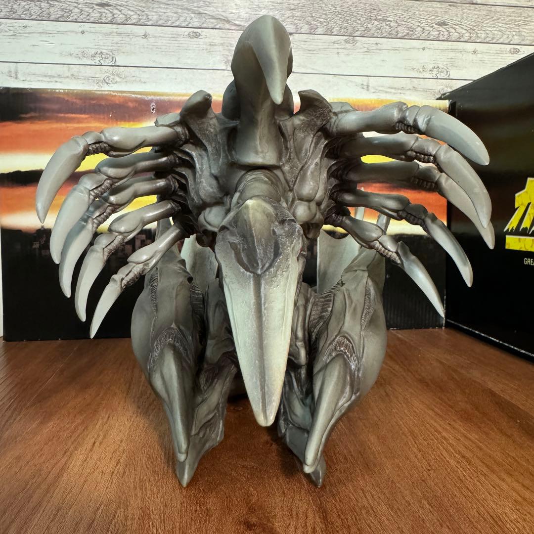 ガメラ2 レギオン襲来 レギオン フィギュア 赤目 限定 箱付き！ - メルカリ