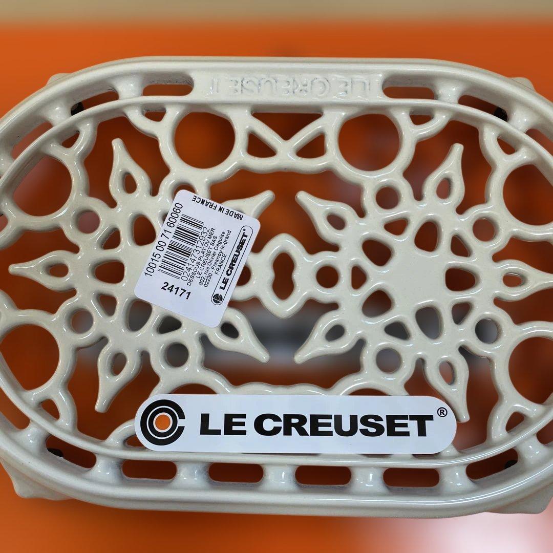 ルクルーゼ オーバルトリベット メレンゲ新品箱付き