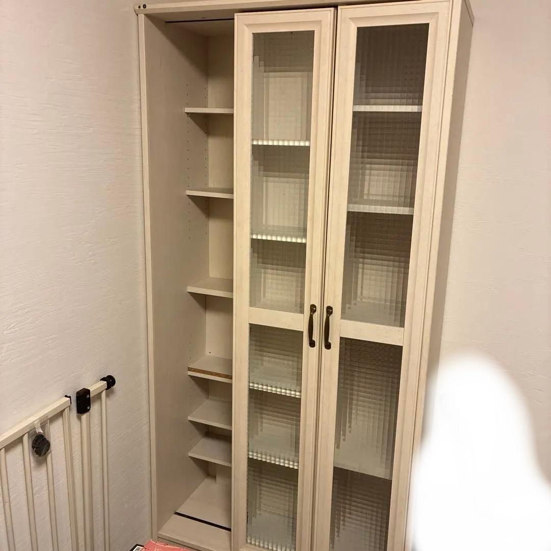 ホワイト木製本棚 ガラス扉付き