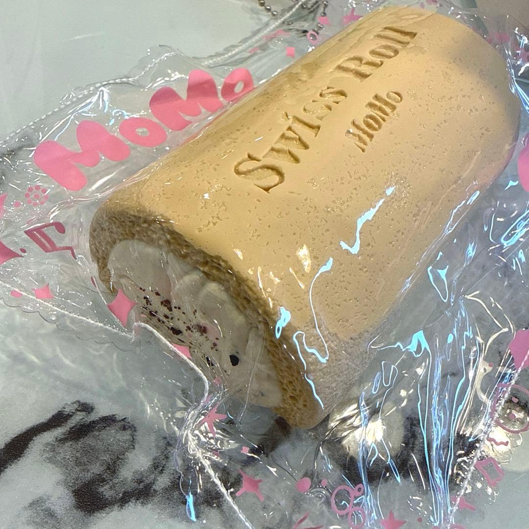 momo ロールケーキ スクイーズ 紅茶 スイスロール 新品未開封 - メルカリ