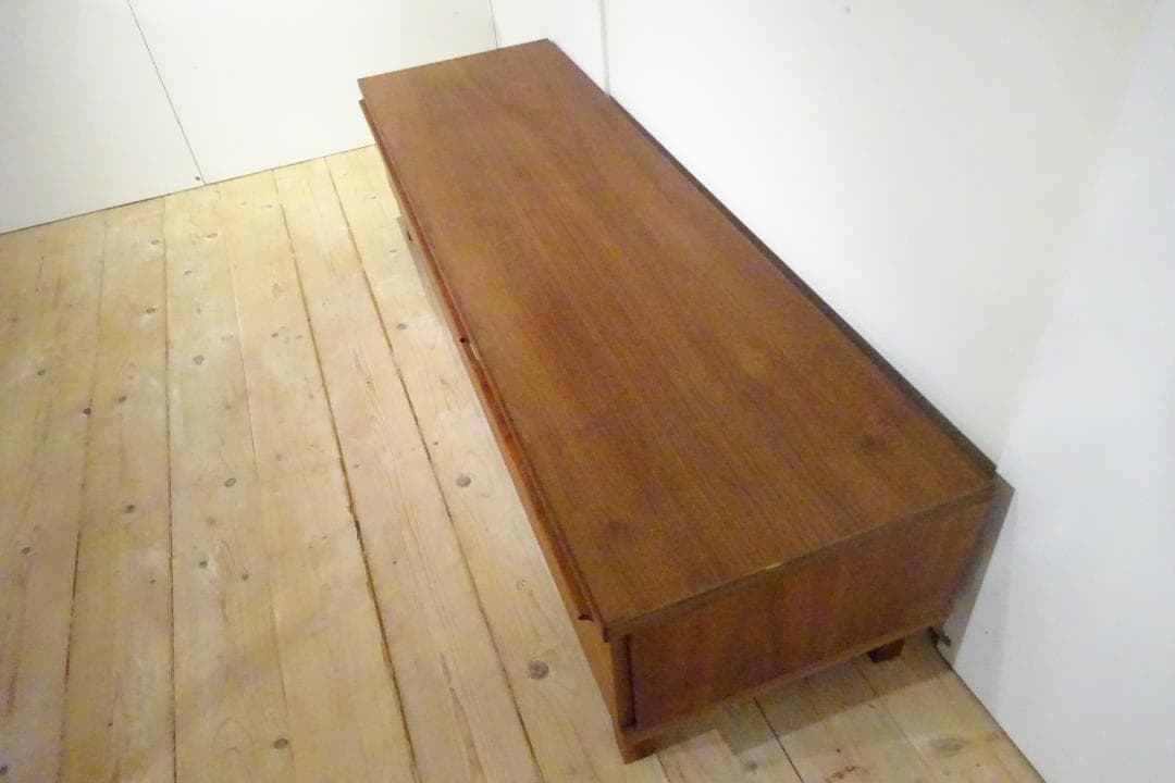 ウォールナット 天然木を使用した上質な質感のテレビボード W1530mm