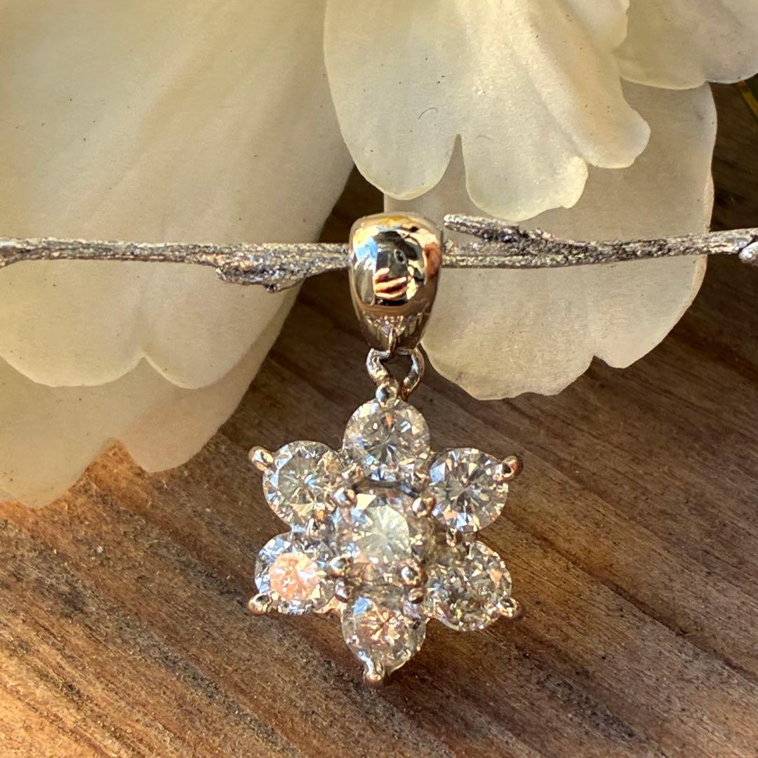 pt900 幸せのフラワー ダイヤモンド 1.0ct ペンダント トップ