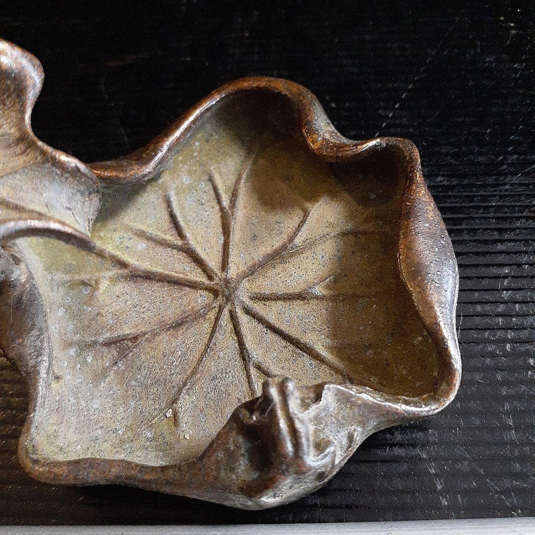 古銅蛙と蓮の花の線香立て