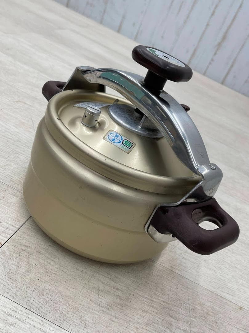 理研 RIKEN 家庭用圧力なべ 4.7L 8合用 両手鍋 圧力鍋 - メルカリ