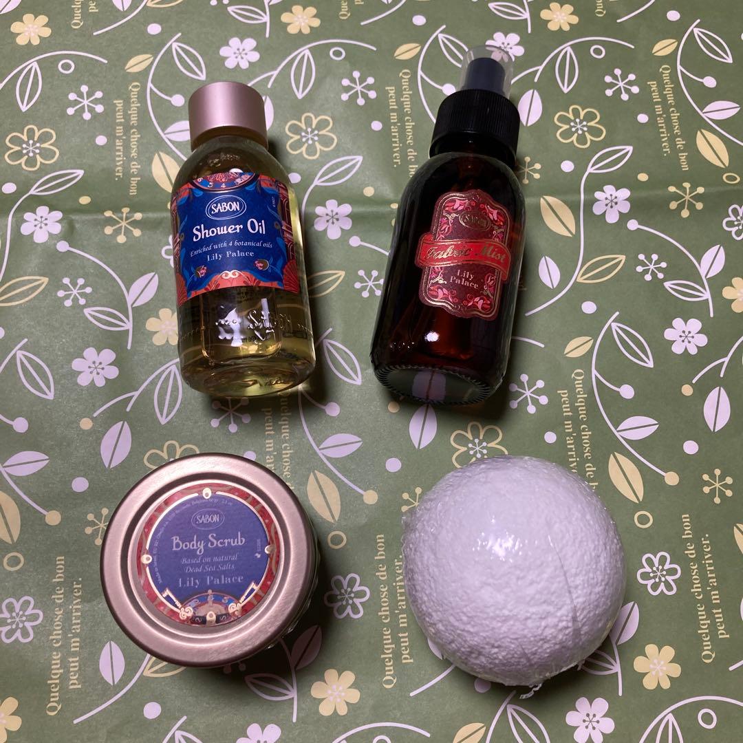 SABON リリーパレス　ボディローションほか４点（ギフトボックス付）
