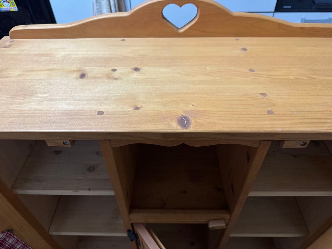 カントリー家具　木製　ハート型装飾　キャビネット