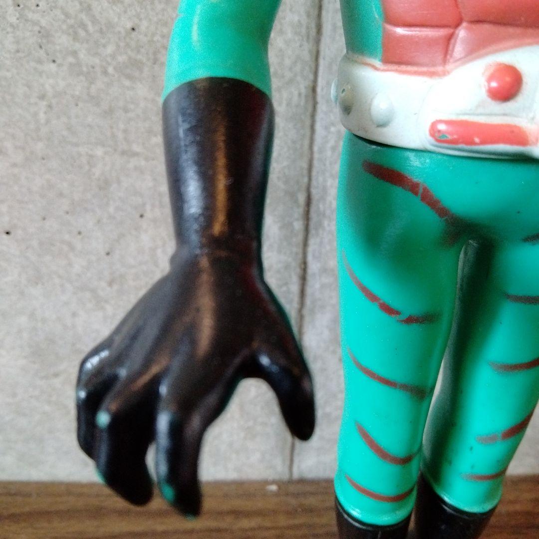 当時物仮面ライダーアマゾンソフビ無版権パチ約23センチ - メルカリ