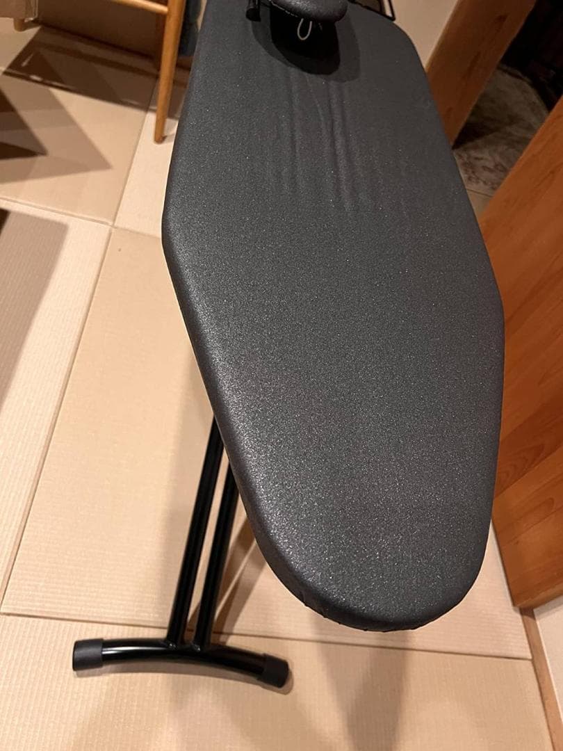 便利な高さ調節機能付きスタンドアイロン台