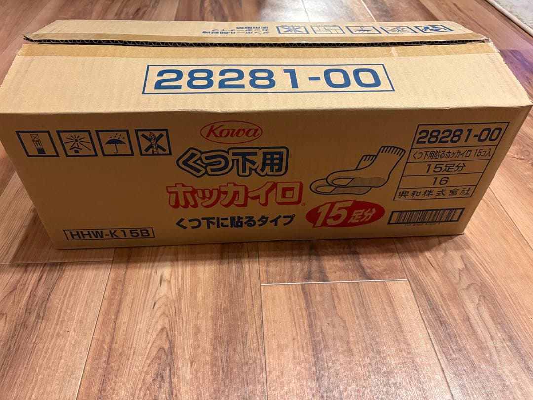 【箱売り】　くつ下用　ホッカイロ　貼るタイプ　興和