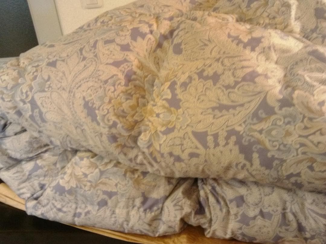 「新品・未使用」羽毛布団　日本製　ロイヤルゴールド　ダウン９３％　フェザー７％