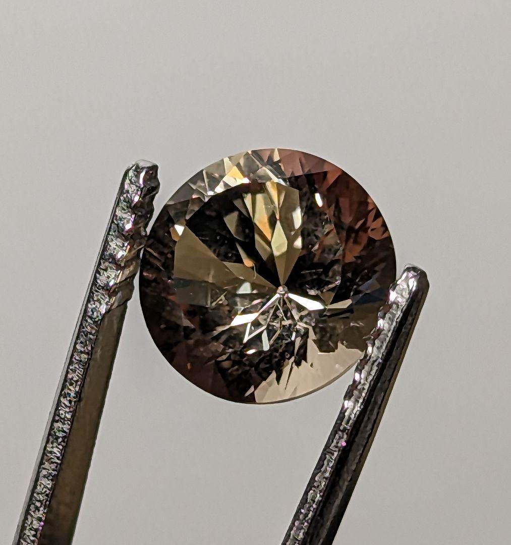 天然フェルドスパー 2.46ct シャンパンカラー
