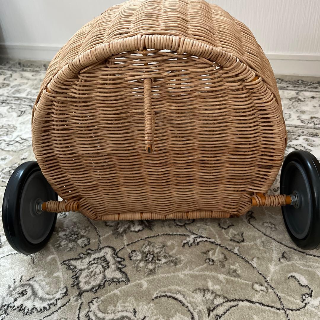オリエラ　キャスター付きラタンバスケット 大きめ