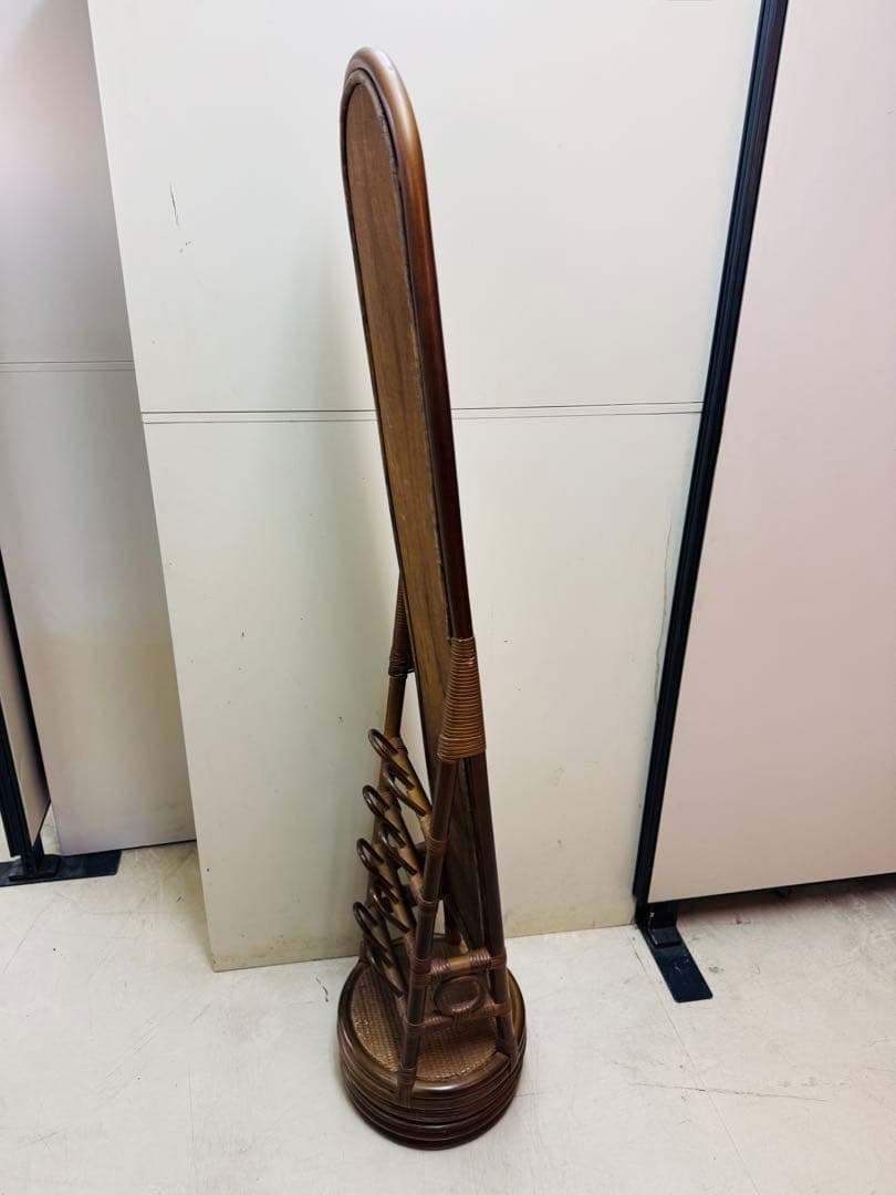 ラタン風スタンドミラー スリッパフック付き 昭和レトロ アンティーク カガミ 鏡