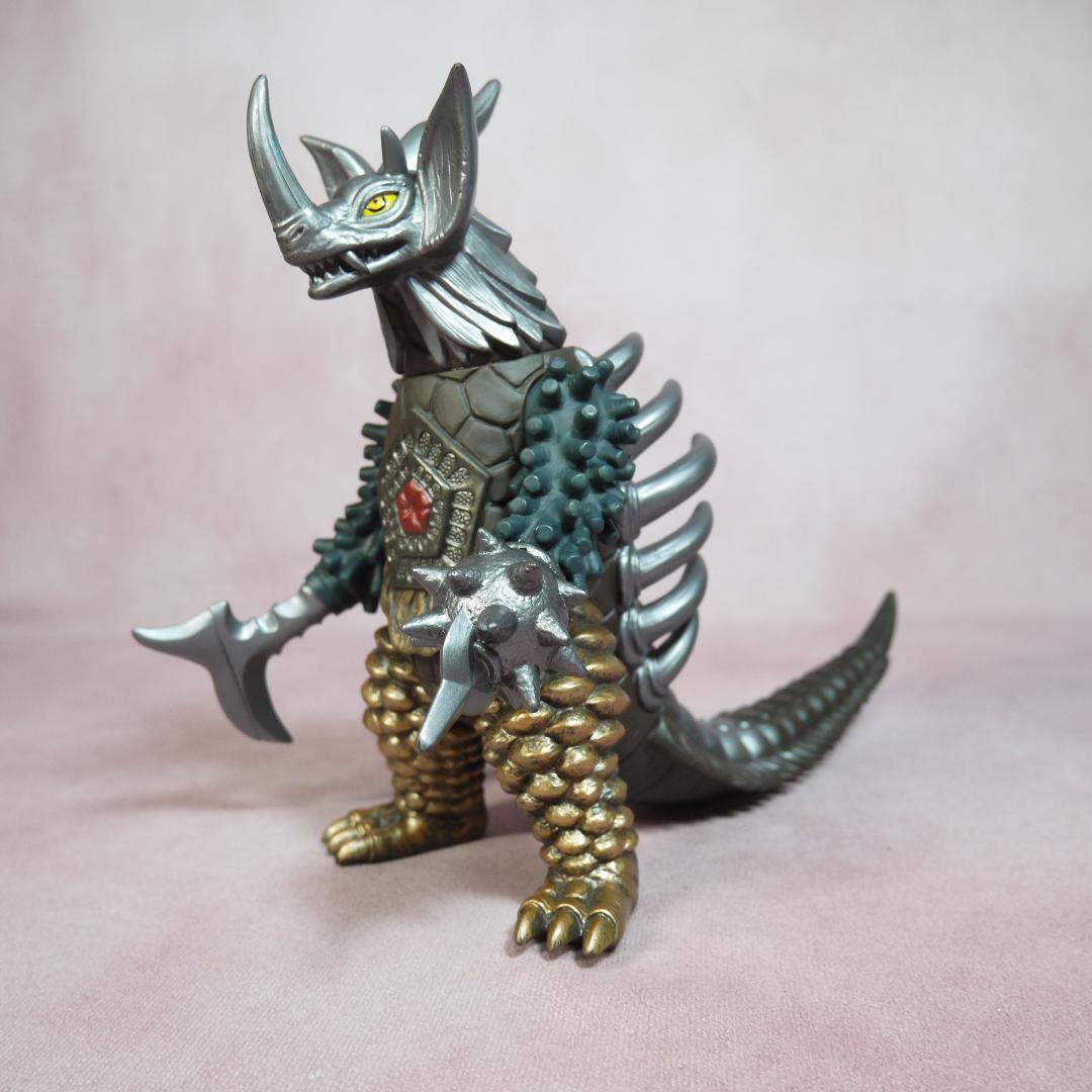 ウルトラ怪獣シリーズDX タイラント ソフビ - メルカリ