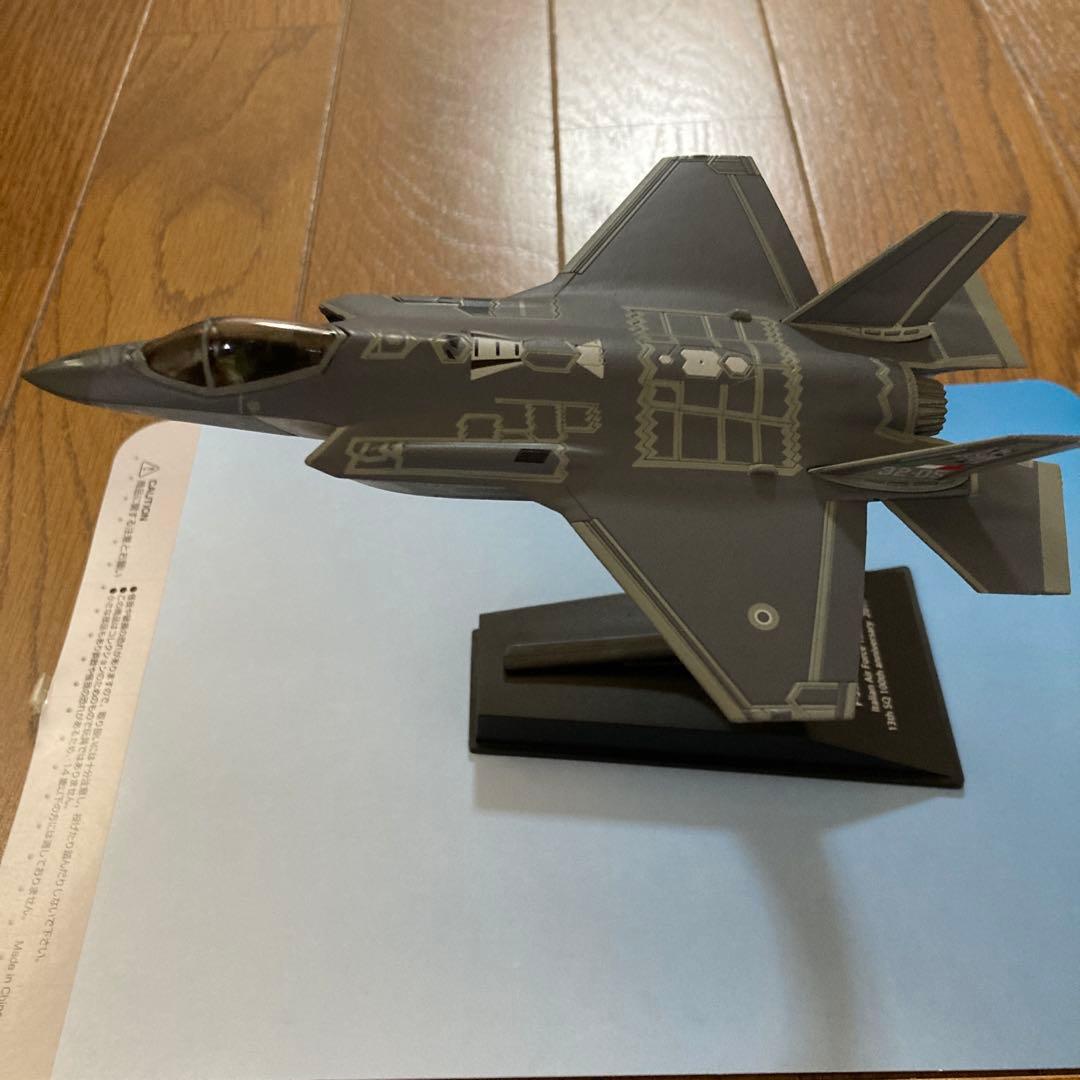 イタリア空軍　F-35 1/72スケールモデル スタンド付き