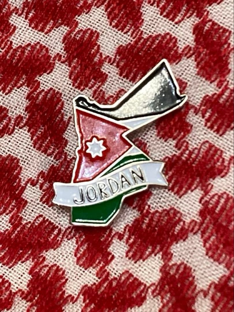万博 ヨルダンパビリオン マグネット式ピンバッジ 2つ - メルカリ