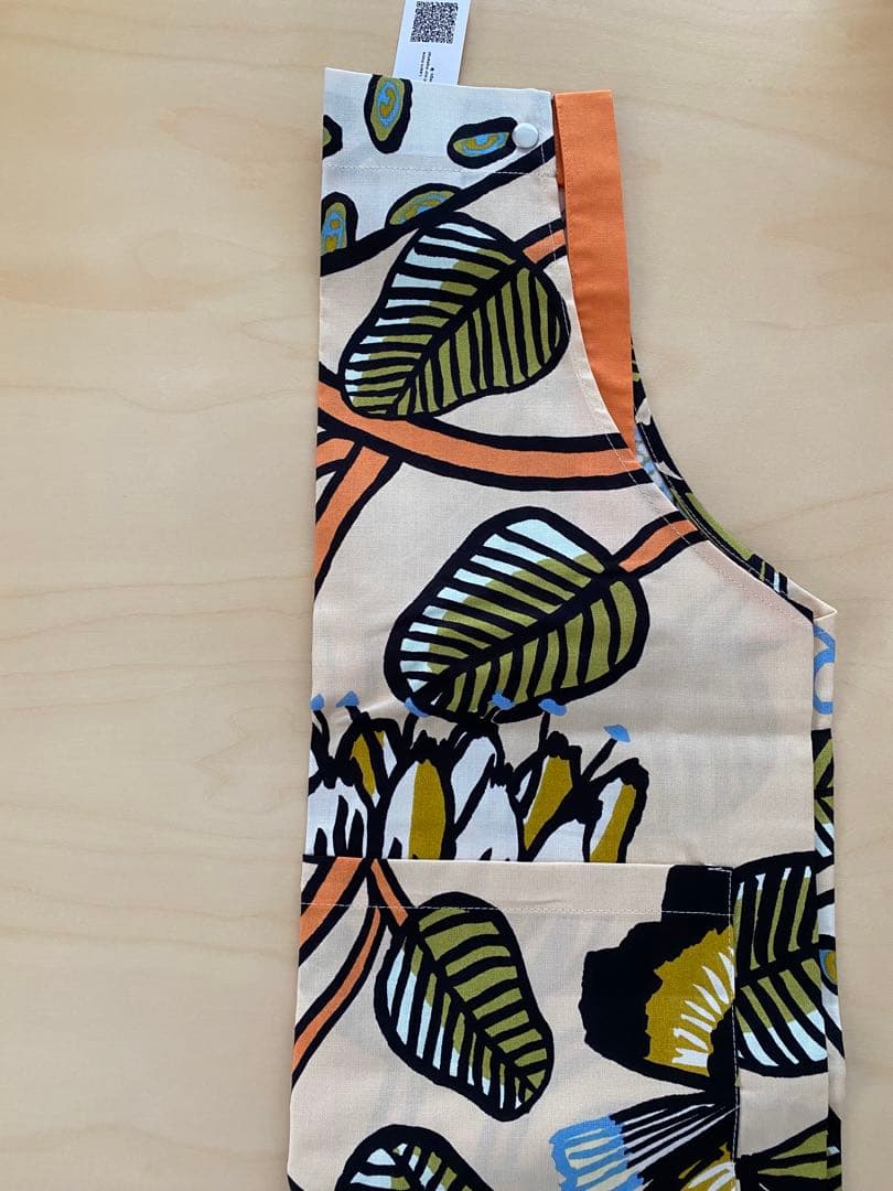 マリメッコ 2025年　新作　Tiara ティアラ　エプロン