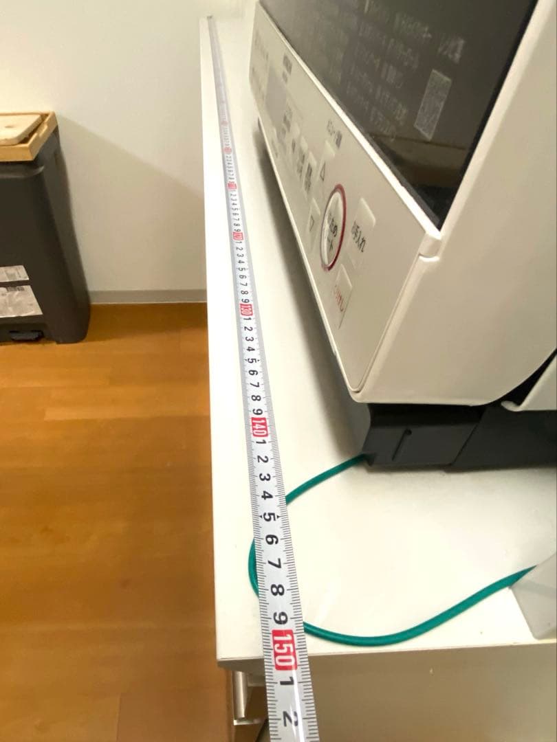 黒の木製食器棚 幅150cm ガラス扉付き