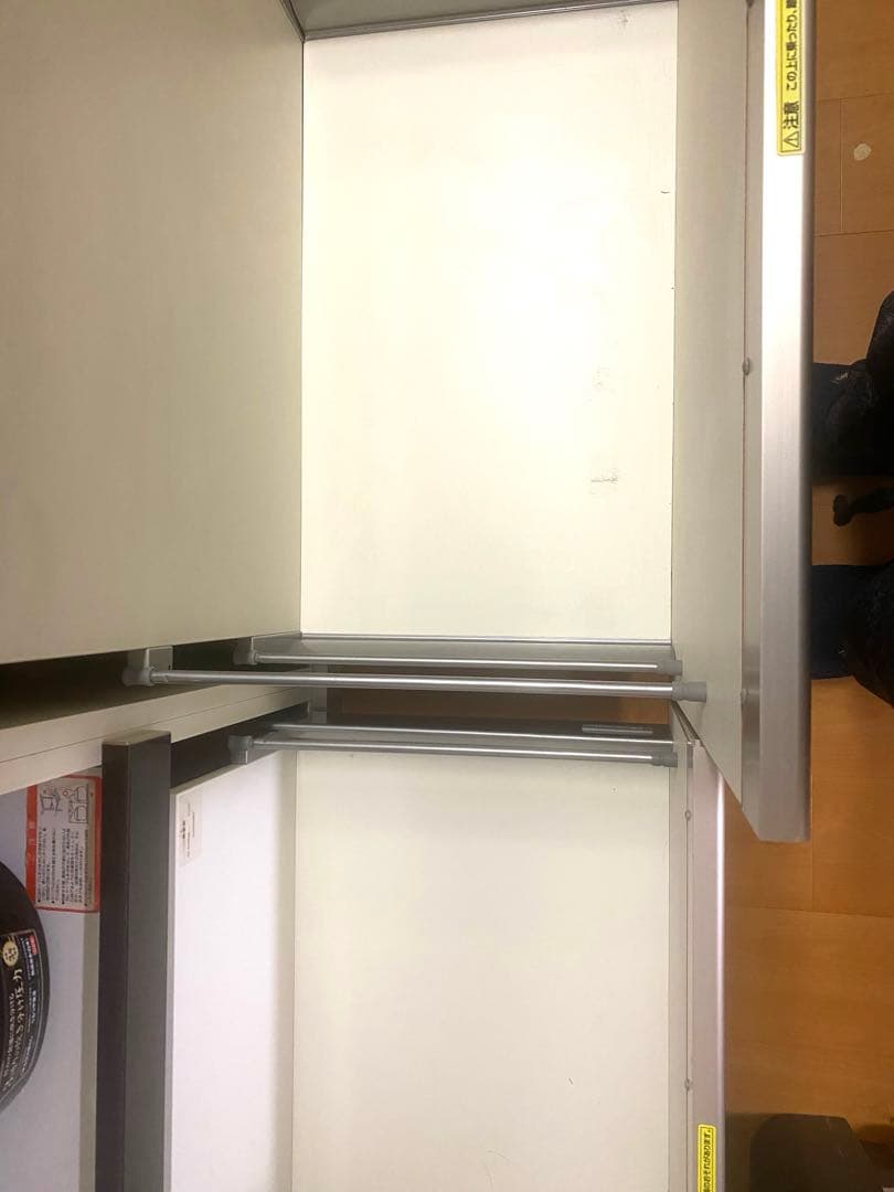 黒の木製食器棚 幅150cm ガラス扉付き