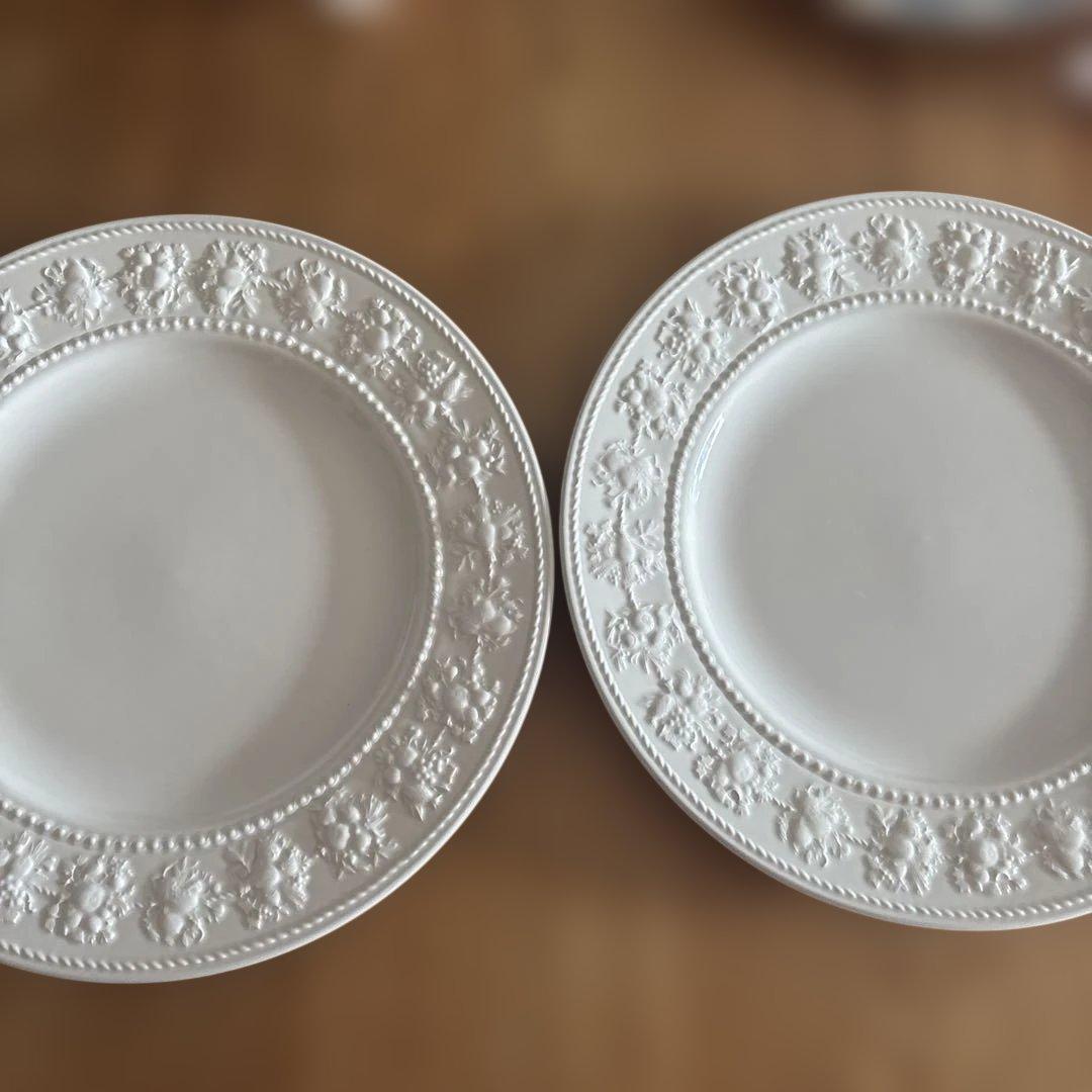 ウェッジウッド 花模様 エンボス加工 皿