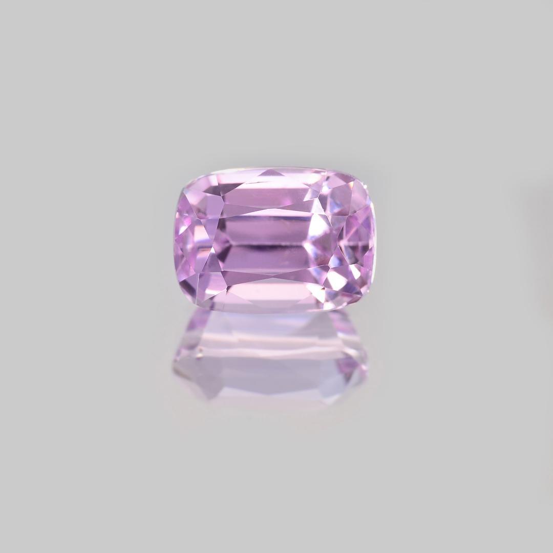 ソ付 クンツァイト 3.107ct クッションカット