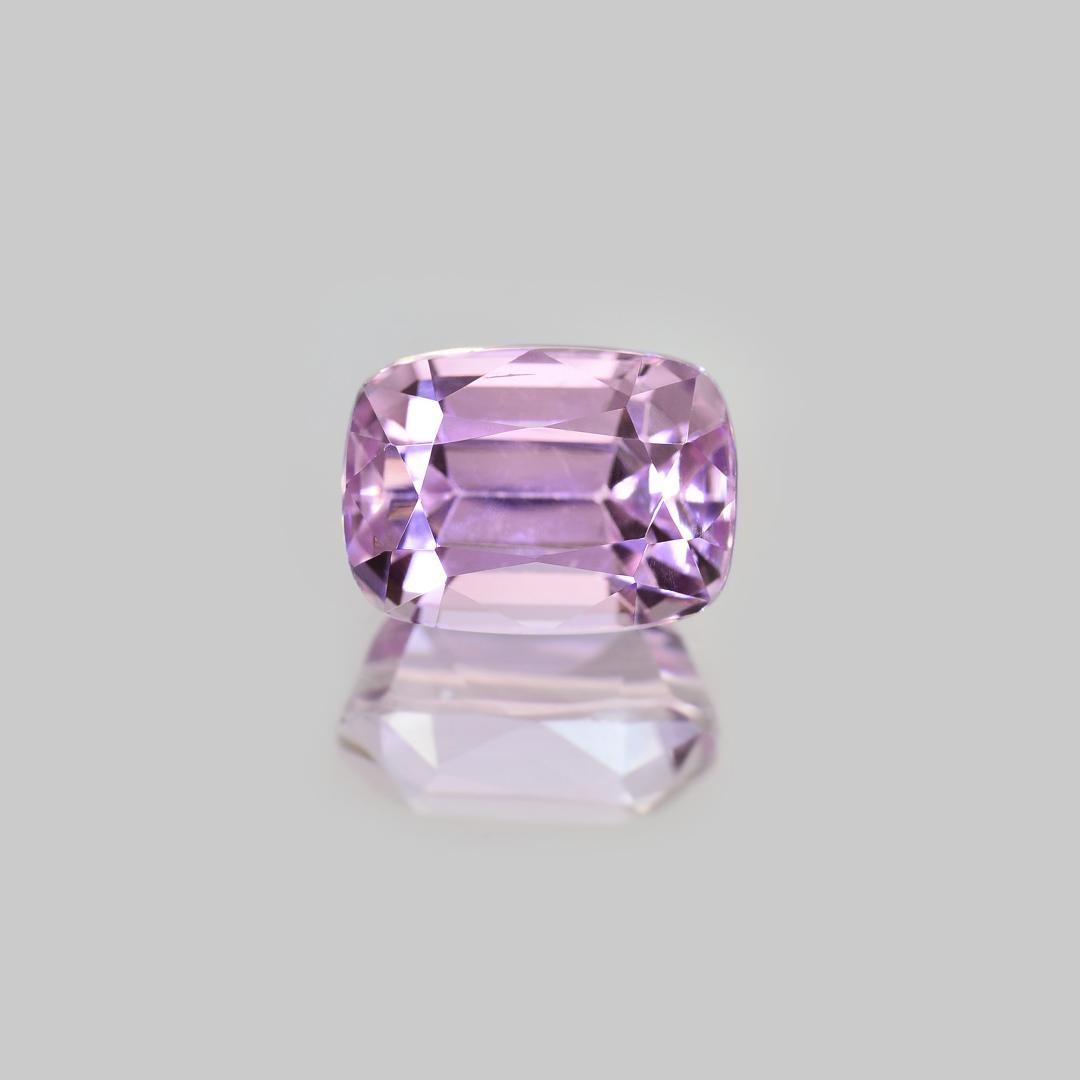 ソ付 クンツァイト 3.107ct クッションカット