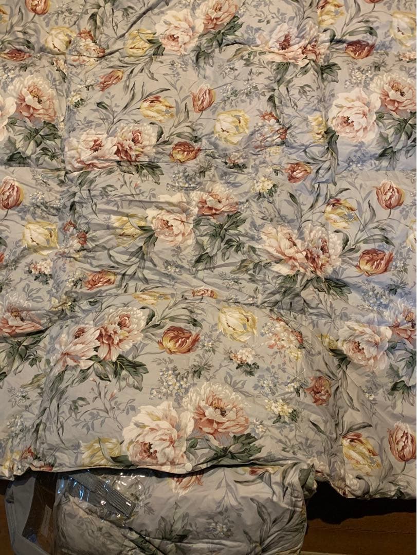 花柄　羽毛掛け布団 (軽くて暖かい)