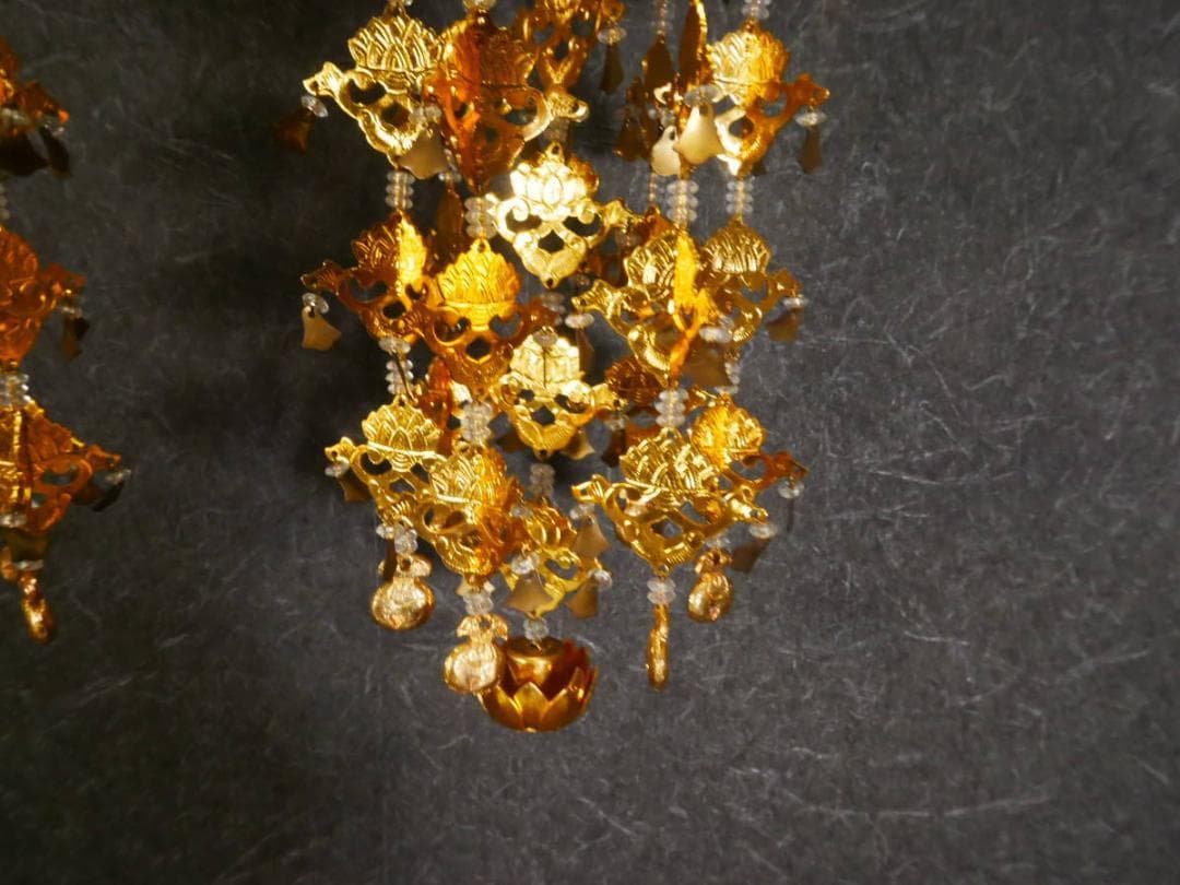 最終値下　展示未使用品　金色瓔珞　白玉付　高さ22㎝　4713