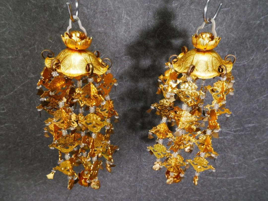 最終値下　展示未使用品　金色瓔珞　白玉付　高さ22㎝　4713