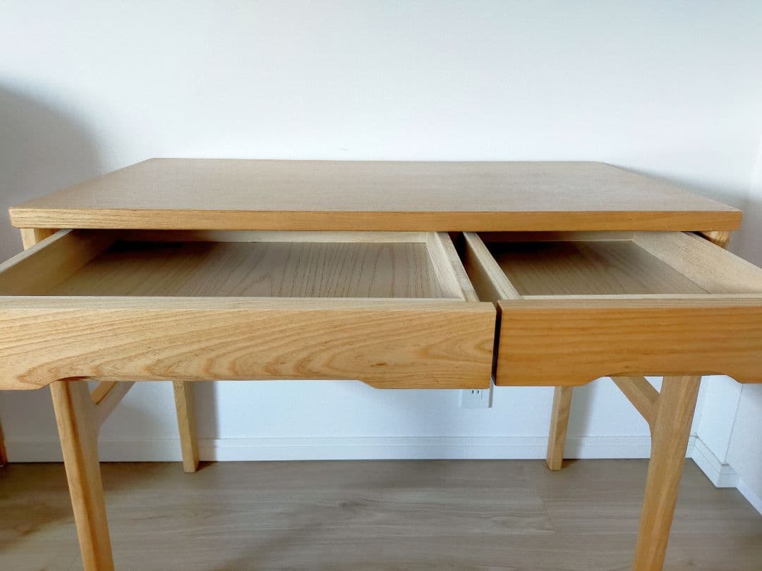 タモ材の木製デスク 学習机 パソコン