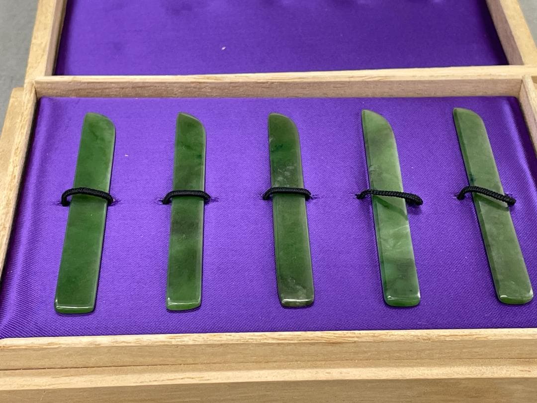 【未使用】翡翠　菓子切　５本セット　桐箱付き
