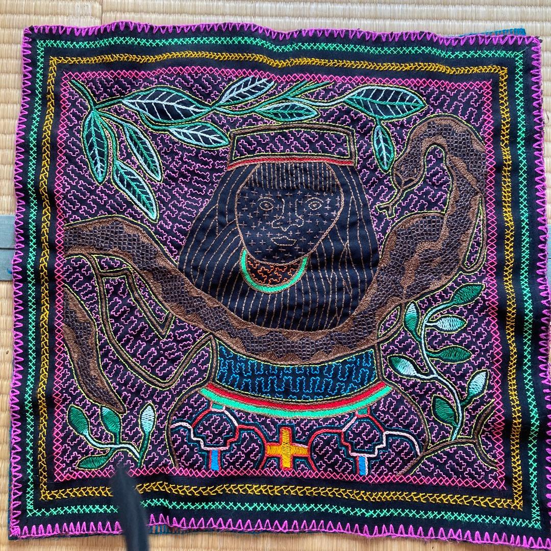 アヤワスカ　シピボ族　ハンドメイド　刺繍