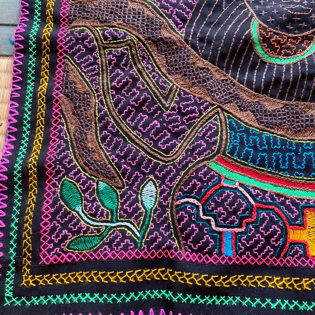 アヤワスカ　シピボ族　ハンドメイド　刺繍