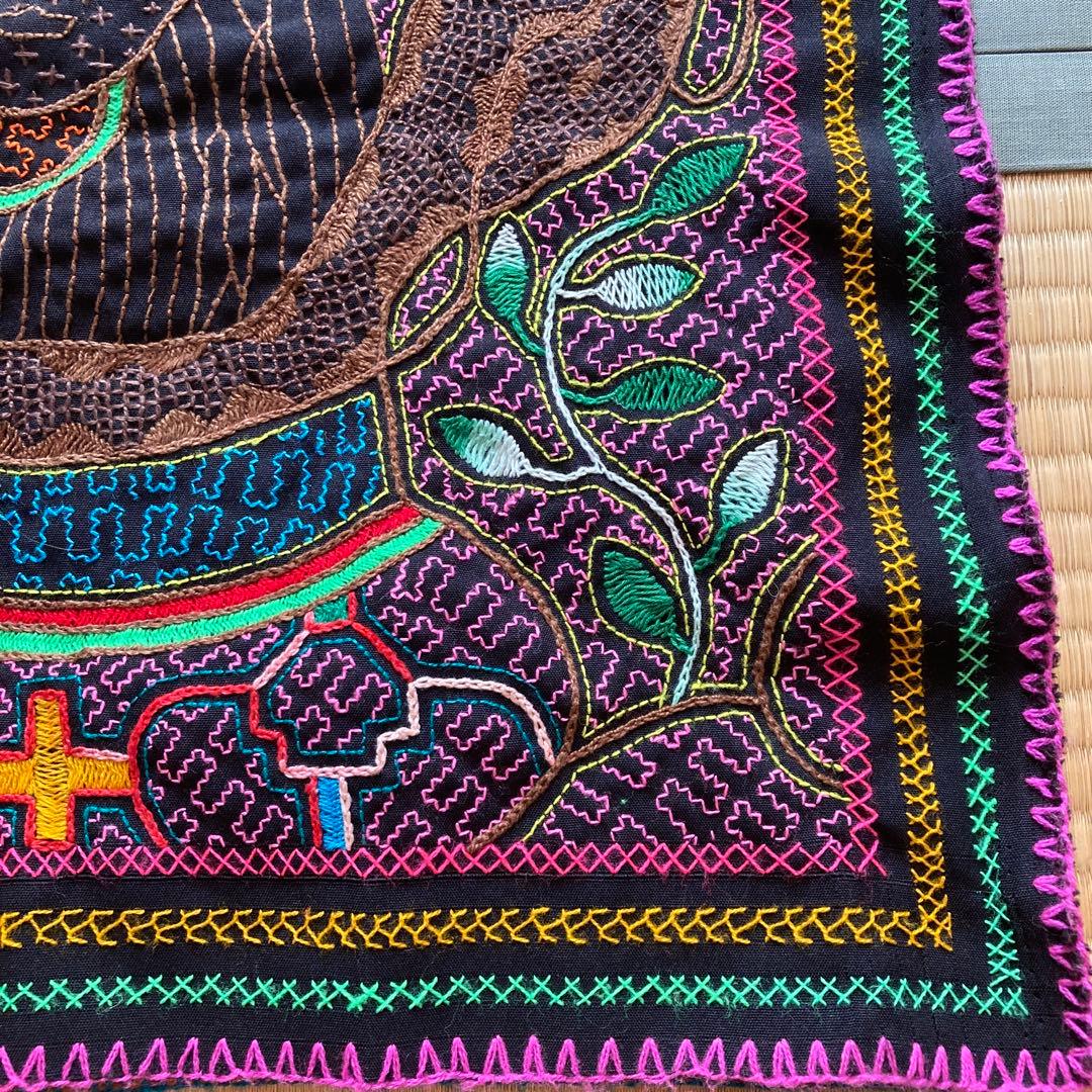 アヤワスカ　シピボ族　ハンドメイド　刺繍