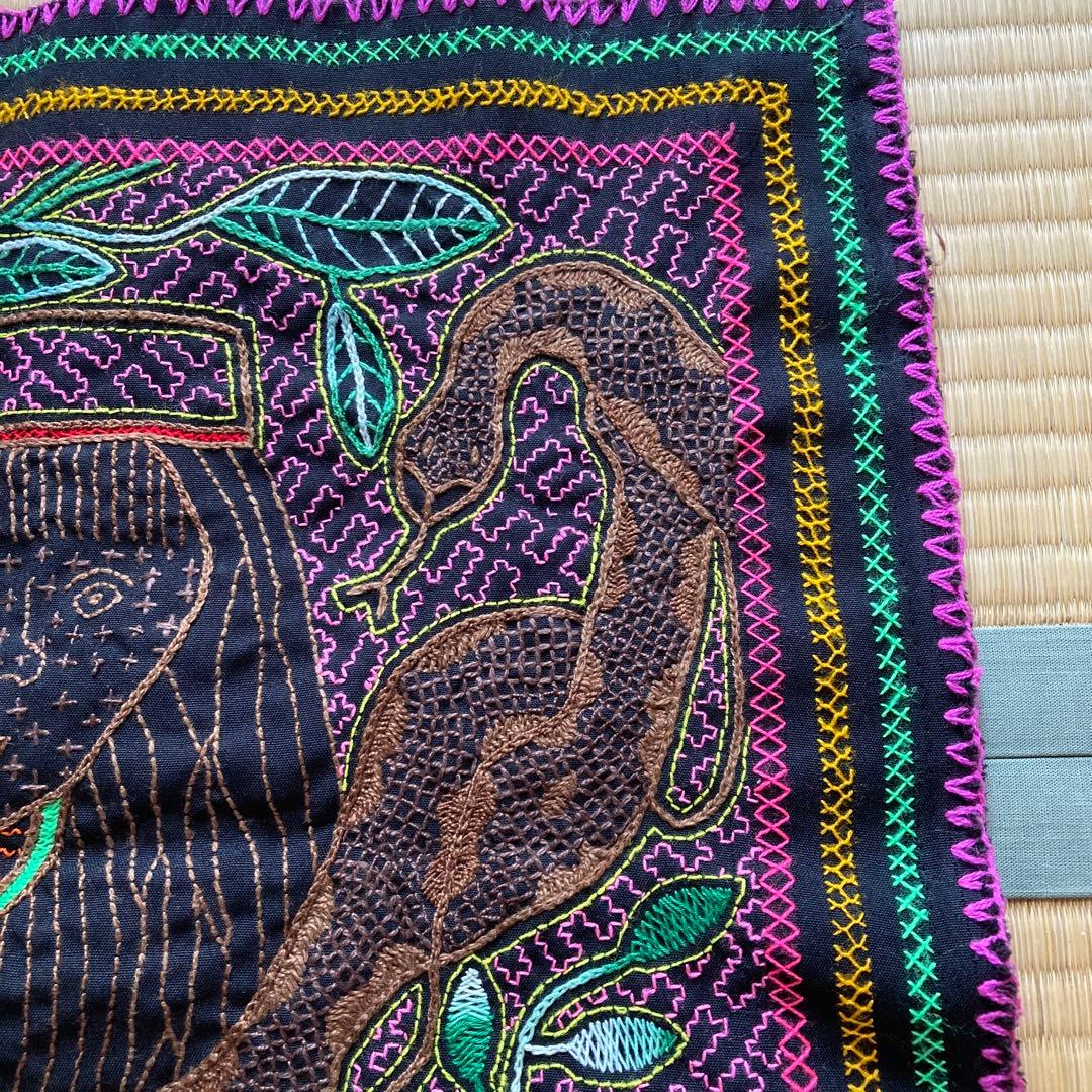アヤワスカ　シピボ族　ハンドメイド　刺繍