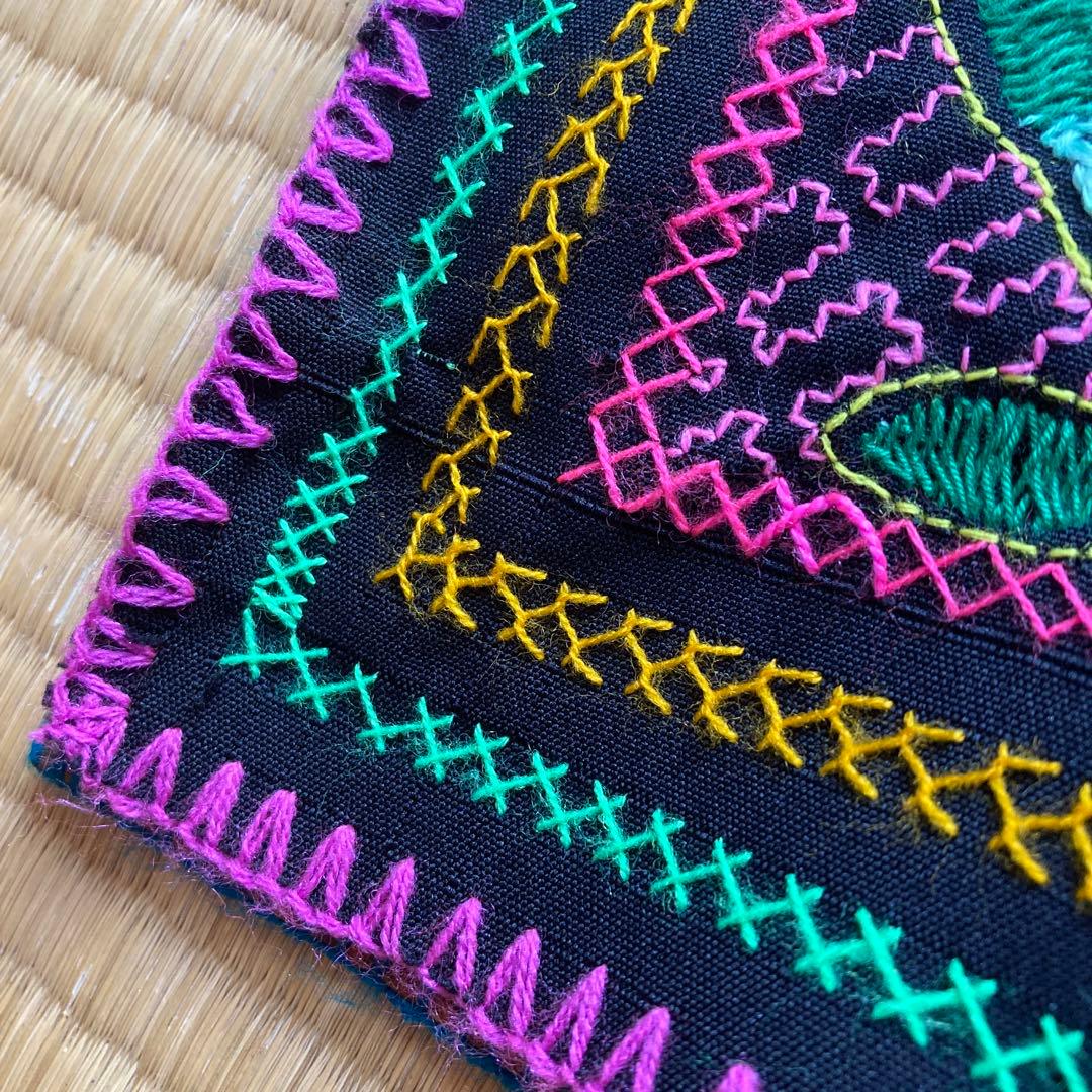 アヤワスカ　シピボ族　ハンドメイド　刺繍