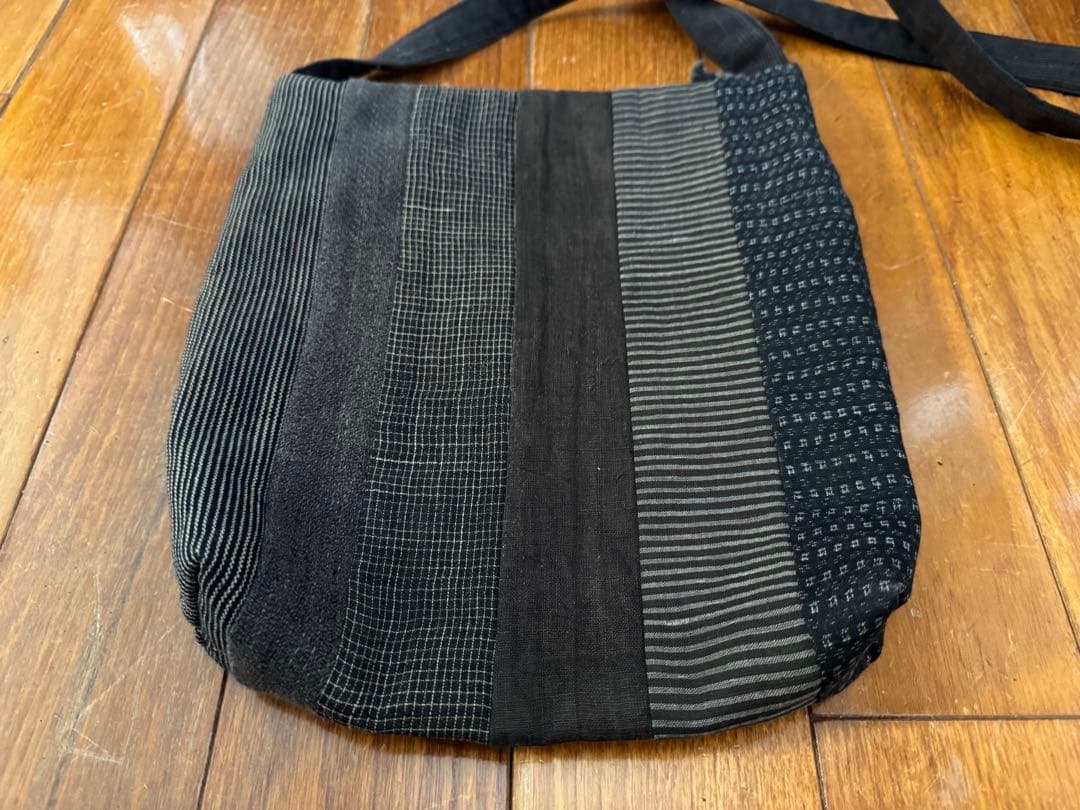 未使用美品 着物の布地を再利用したパッチワーク サコッシュ