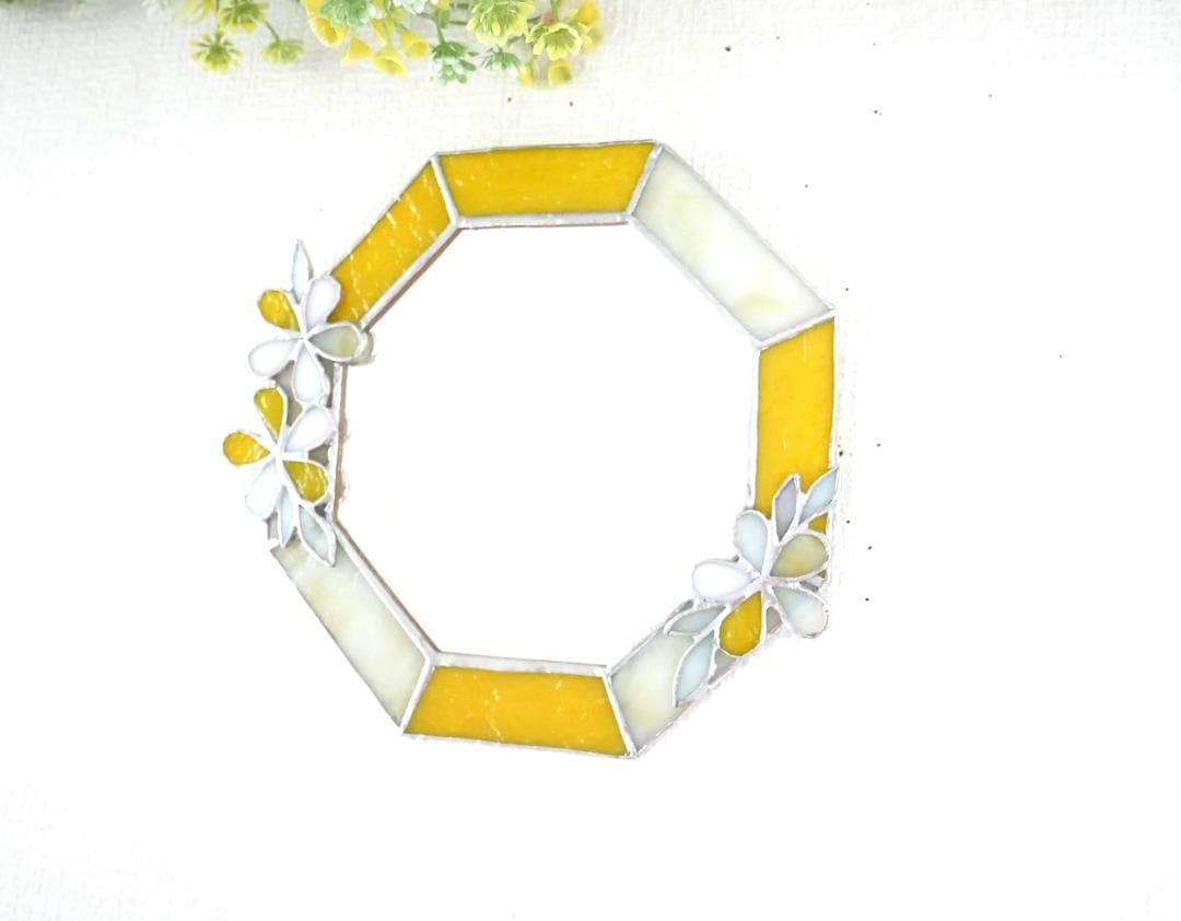 ✴︎:.。 黄色の八角形の鏡♪　(size20㎝/max22㎝）　ステンドグラス