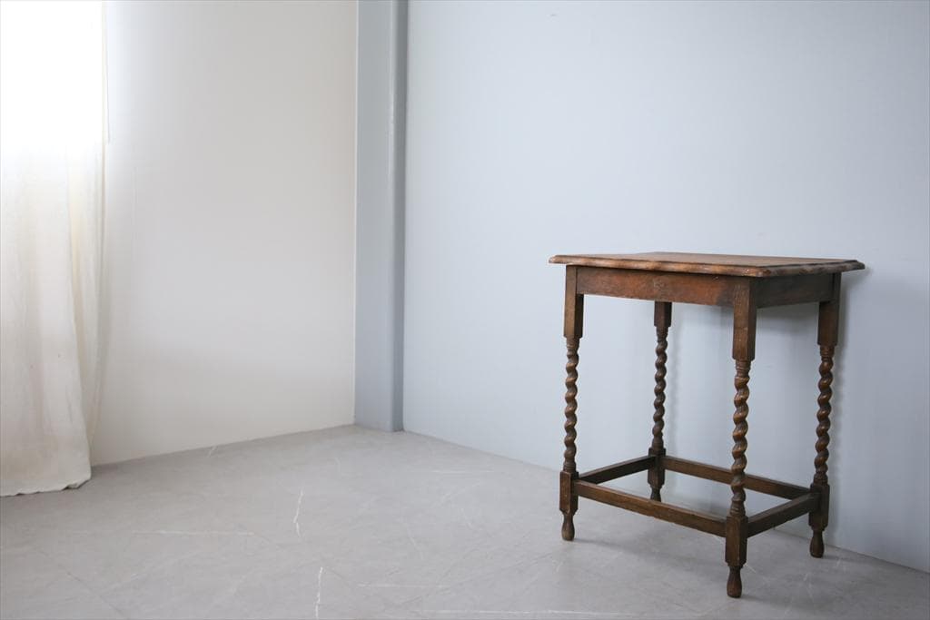 英国アンティーク木製サイドテーブル/オケージョナル机/飾り棚/花台(91-16)