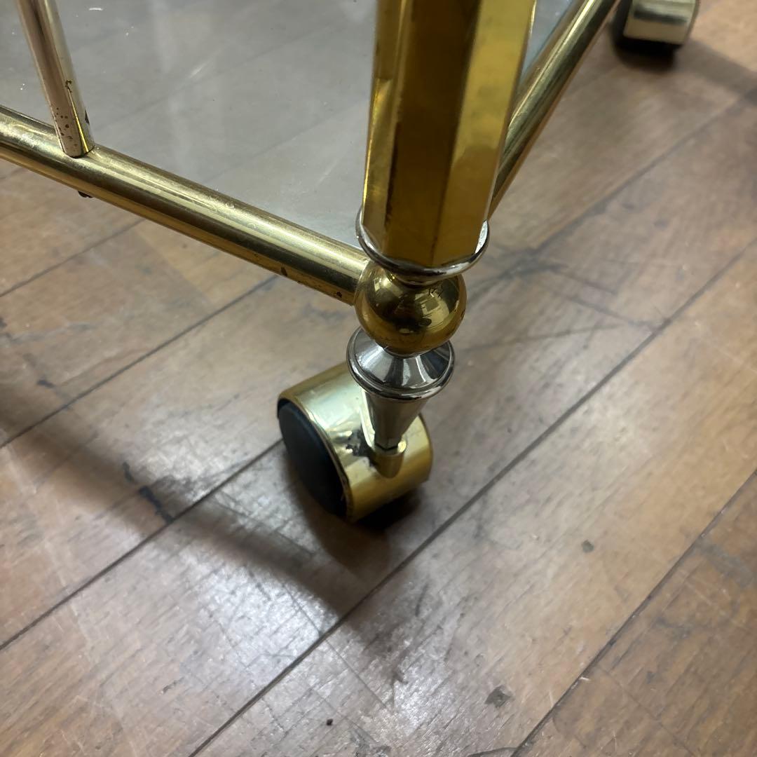 金色のガラス棚付きキッチンワゴン