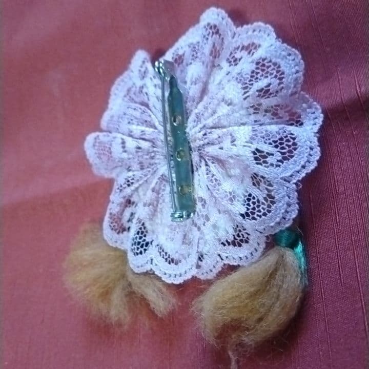 素敵な手作り未使用品✨赤毛のアン✨可愛いビスク製お顔のブローチ✨ミニョネット