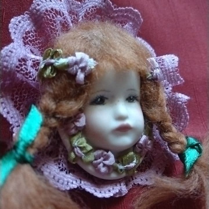 素敵な手作り未使用品✨赤毛のアン✨可愛いビスク製お顔のブローチ✨ミニョネット