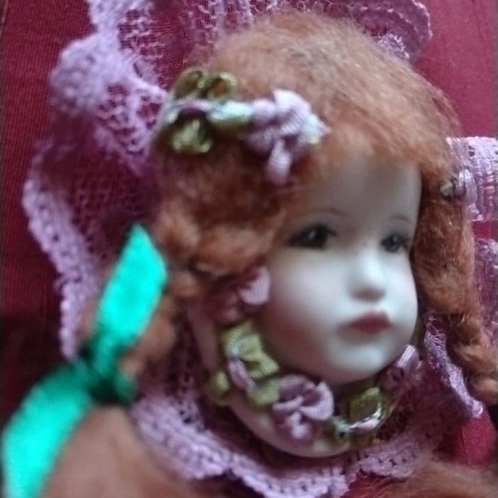 素敵な手作り未使用品✨赤毛のアン✨可愛いビスク製お顔のブローチ✨ミニョネット