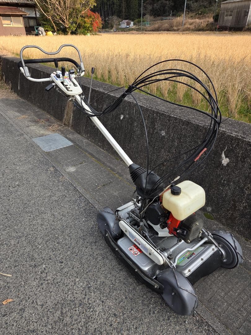 スパイダーモア SP850 自走式草刈機　斜面刈機　エンジン始動確認