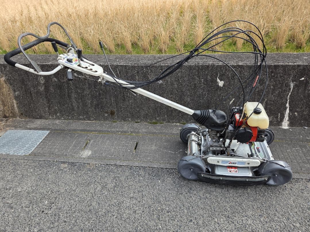 スパイダーモア SP850 自走式草刈機　斜面刈機　エンジン始動確認