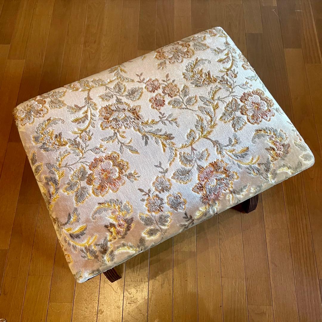 クラシカル 金華山張りスツール